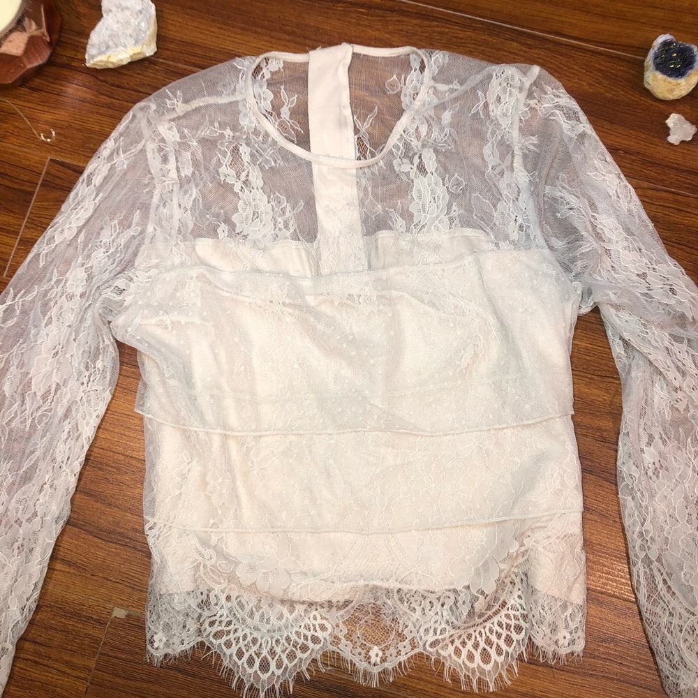 ✨2/$30✨ LACEY CROPPED TOP WITH ZIPPER BACK✨ - Picture 1 of 3